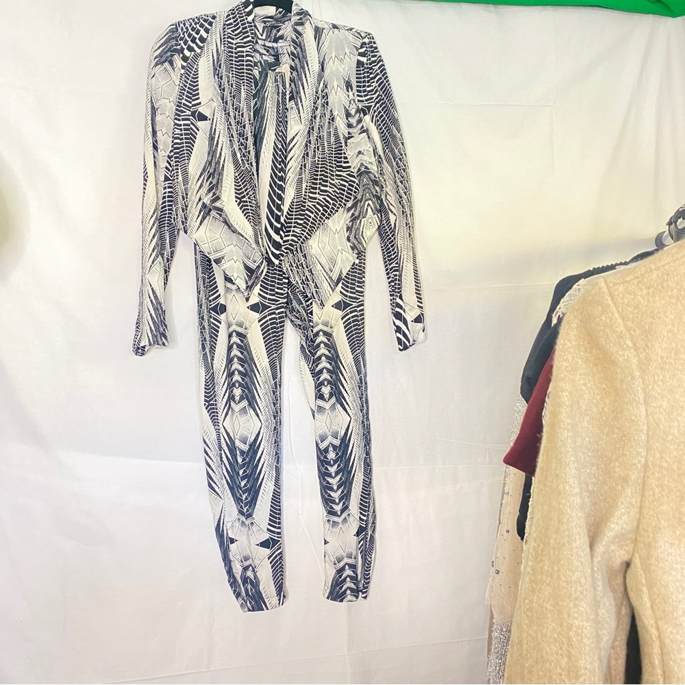 H&M B&W Abstract Leaf Print Soft Suit
